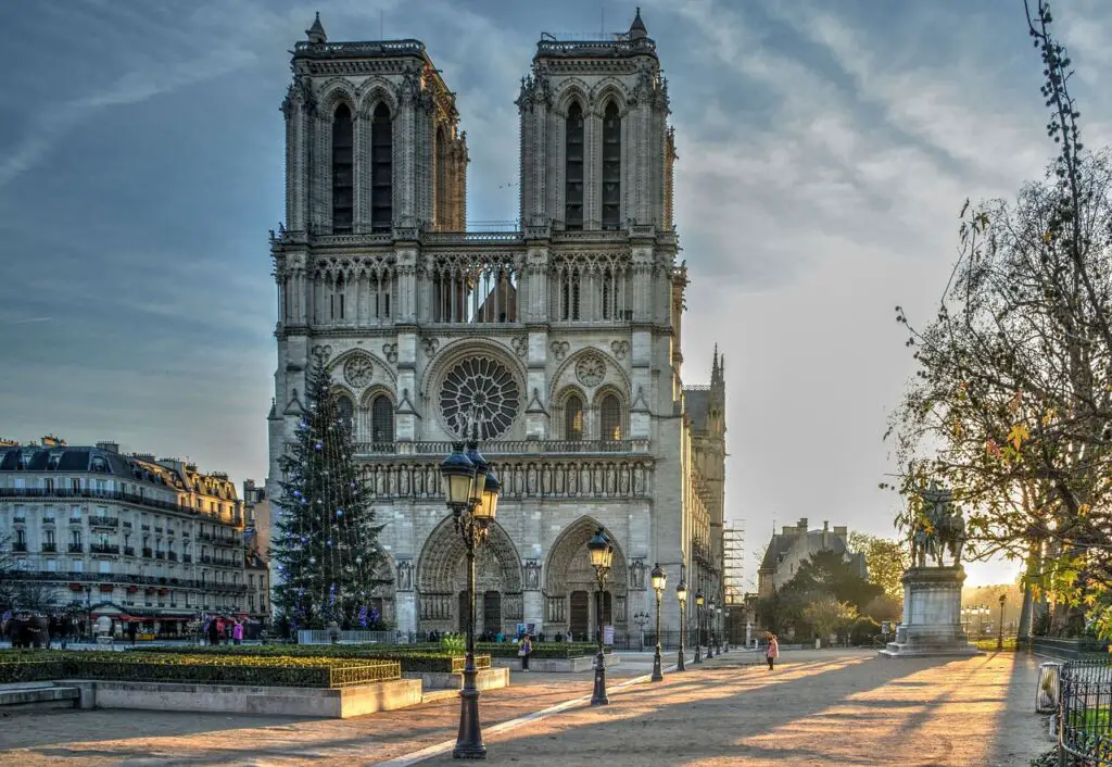 Notre dame de Paris Texte FLE